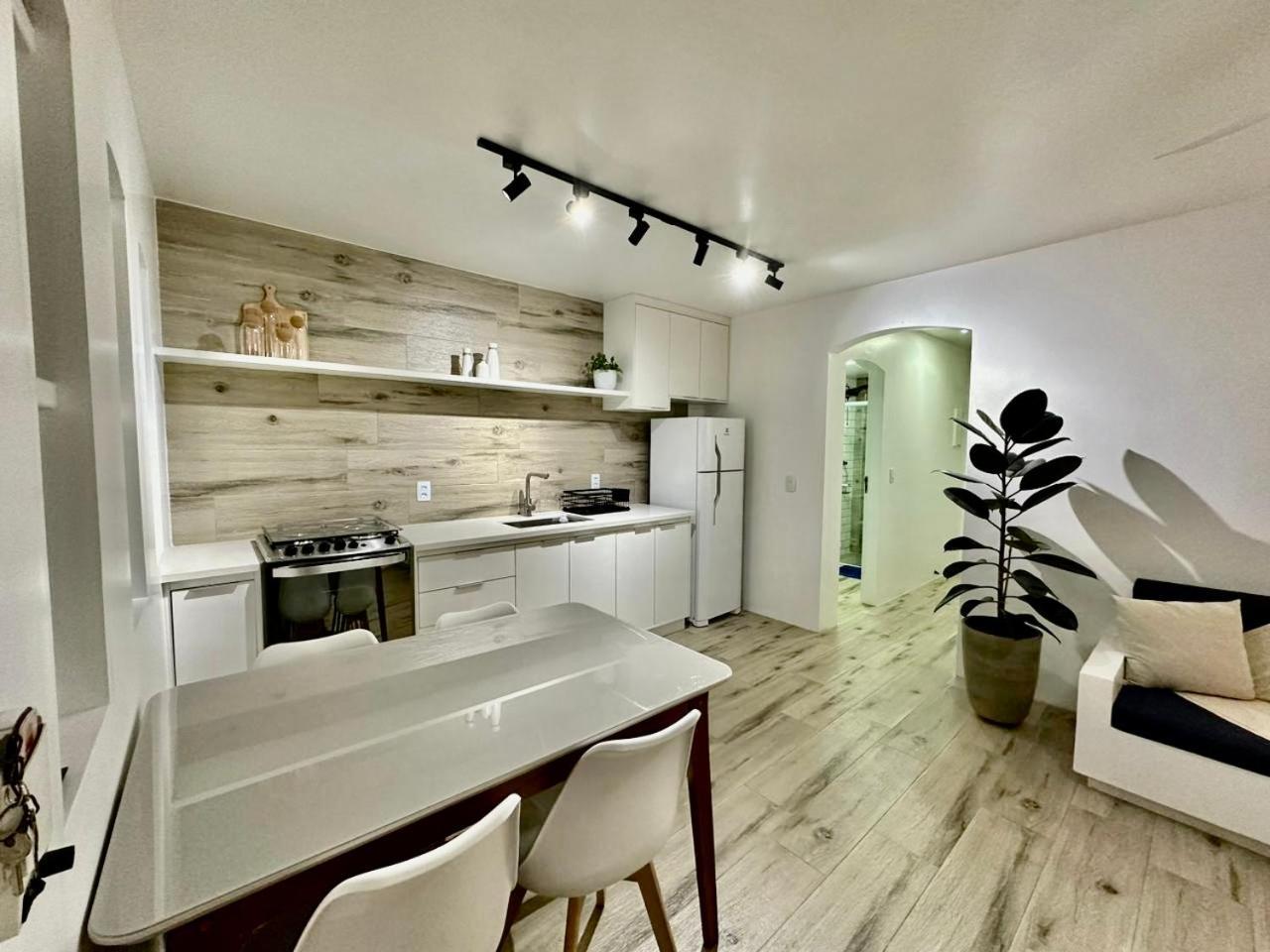 Apartamento estilo Chalé com piscina Ubatuba Exterior foto